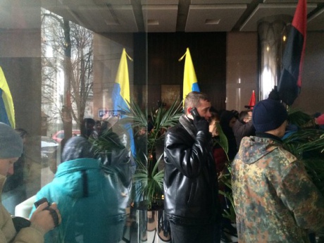 Участники Вече на Майдане заходили в офис Ахметова в Киеве