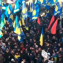 Под Радой митинг: требуют отставки премьера