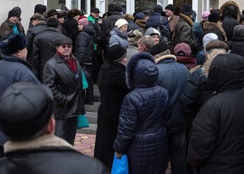 Из-за девальвации азербайджанского маната закрываются магазины