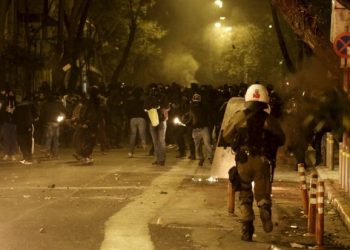 Протесты в Афинах: полицейские использовали слезоточивый газ