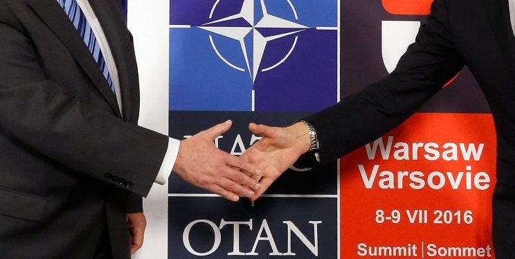 НАТО пригласила Черногорию в альянс