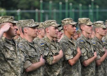 Полторак анонсировал повышение зарплат украинских военных