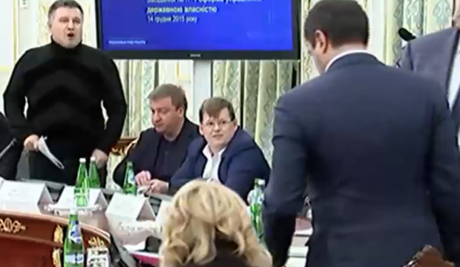 Видео «мокрого» конфликта Авакова и Саакашвили появилось в Интернете