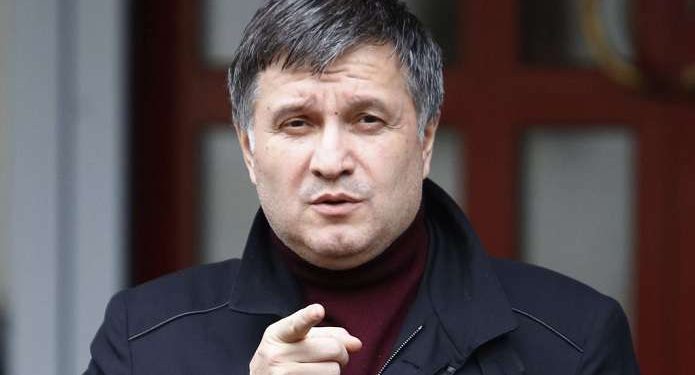 Аваков пугает катастрофой в стране в случае отставки его и Яценюка