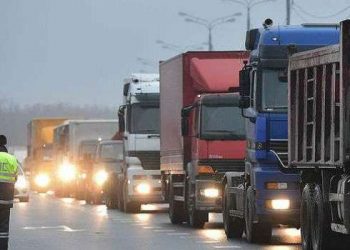 Протестующие дальнобойщики РФ требуют у Путина референдума