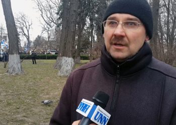 СМИ: После окончания сессии городского совета Херсона активисту откусили ухо