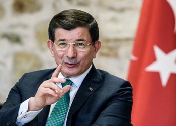 Премьер Турции предложил с улыбкой реагировать на слова российского президента