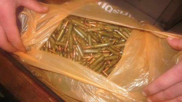 В Киеве в метро полиция задержала мужчину с боеприпасами