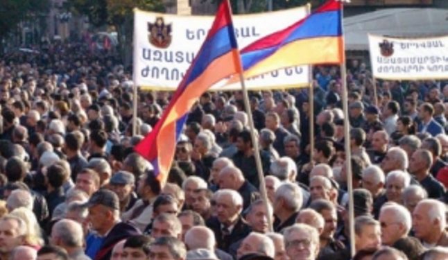 СМИ: Армянская оппозиция объявила круглосуточные протесты