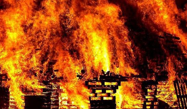 В Харькове загорелся жилой дом, есть жертвы