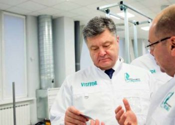 Порошенко анонсировал замену паспортов на ID карты