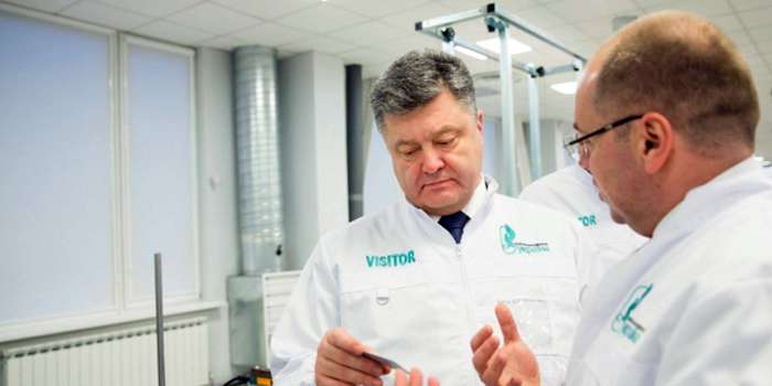 Порошенко анонсировал замену паспортов на ID карты