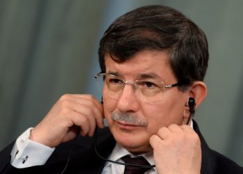 Премьер Турции пообещал остановить переброску войск в Ирак