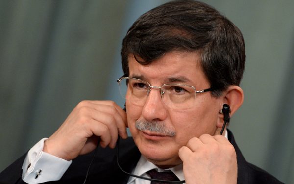 Премьер Турции пообещал остановить переброску войск в Ирак