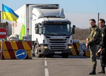 Кабмин одобрил прекращение торговли с Крымом, - СМИ