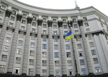 Кабмин в 2016 году планирует сократить пенсионные выплаты на 20%