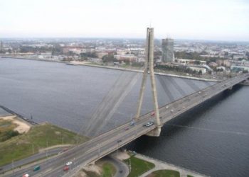 В Керчи треснул по шву транспортный мост