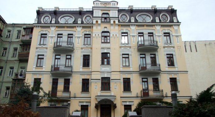 Корбан прибрал к рукам офис Януковича в центре Киева