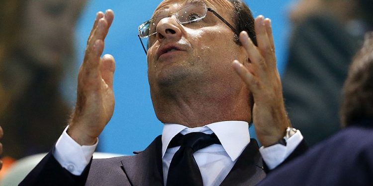 После терактов в Париже рейтинг Олланда вырос, - СМИ