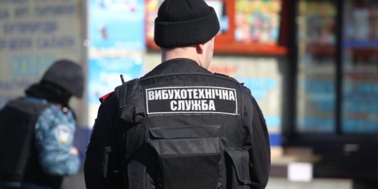 Во Львове на трех вокзала искали взрывчатку