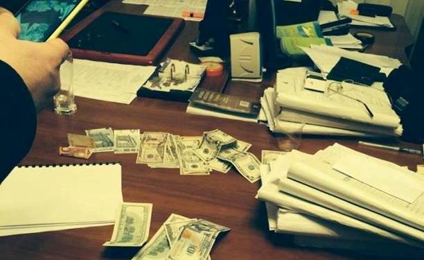 Два львовских судьи попались на взятке