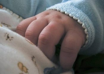 В мусорном баке в Мариуполе нашли ребенка