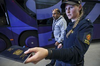 Норвегия планирует усложнить правила получения убежища беженцам, - пресса