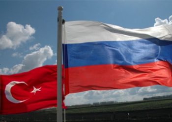 РФ срочно забирает своих студентов из Турции