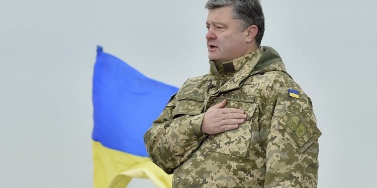Порошенко рассказал, какую зарплату должны получать солдаты