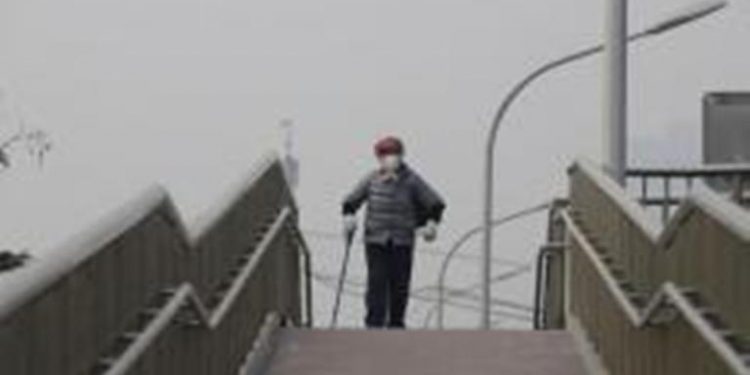 В Пекине впервые объявили красный уровень тревоги из-за смога