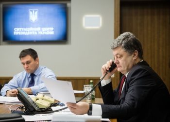 Президент Украины требует отмены псевдовыборов на Донбассе