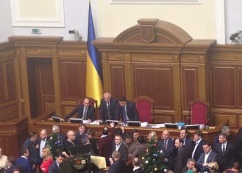 Депутаты заблокировали трибуну ВР