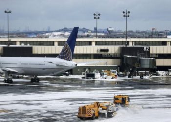В США из-за шторма отложили и отменили 4 тысячи рейсов