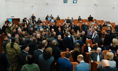 Филатов приказал выключить свет в сессионном зале