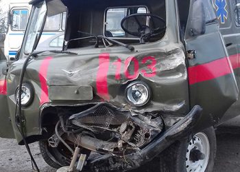 В Хмельницкой области медики попали в аварию из-за гонок на дороге