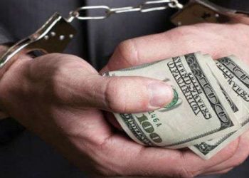 В Запорожье оперативники задержала на взятке следователя полиции