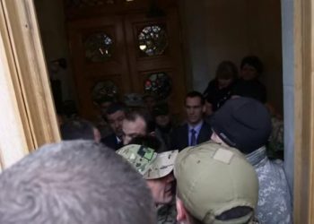 Егор Соболев угрожал гранатой охранникам Рады