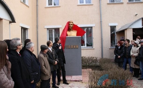 В Луганске открыли памятник Сталину