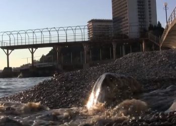 В Ялте из-за отсутствия электричества нечистоты сливают в море
