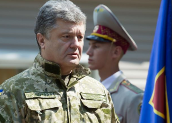 Петр Порошенко наградил 300 солдат АТО