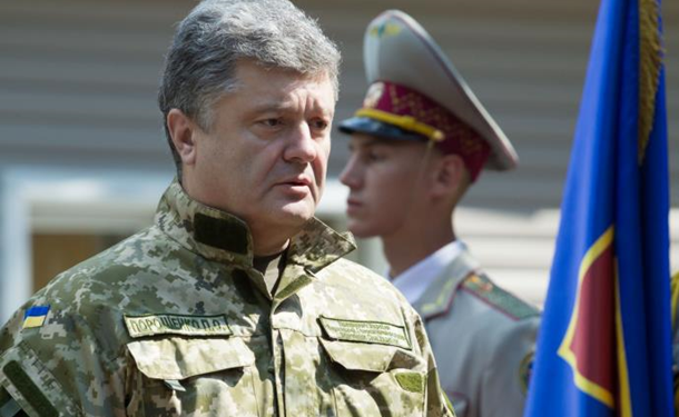 Петр Порошенко наградил 300 солдат АТО