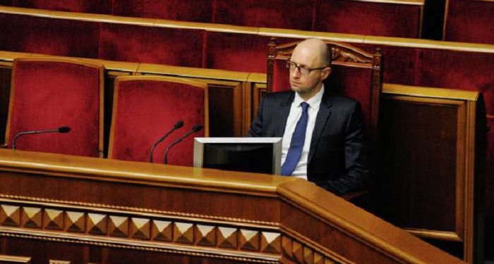 Кабинет министров на 25% повысил Яценюку зарплату