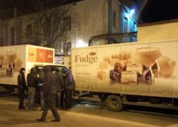 Титушки захватили кондитерскую фабрику в Житомире