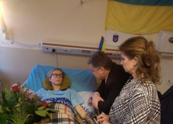 Порошенко посетил Яну Зинкевич в израильском госпитале