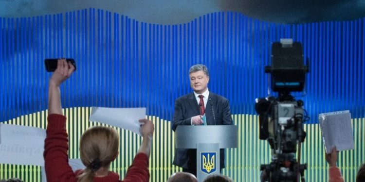 Президент Украины рассказал на первой в 2016 году пресс-конференции о передаче своей доли в Roshen