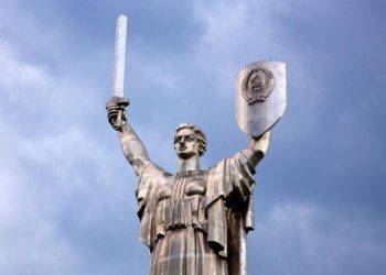 В Киеве с монумента «Родина-мать» снимут герб СССР