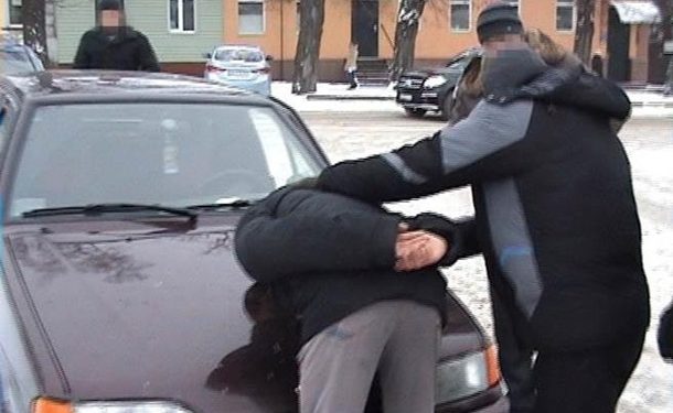 СБУ задержала солдата, пытавшегося продать гранаты из зоны АТО