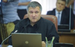 Арсен Аваков предлагает остановить работу судов на три месяца