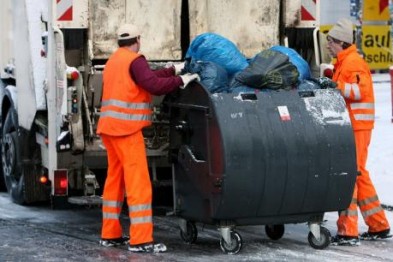 В Днепропетровске мусорщики присваивали деньги граждан