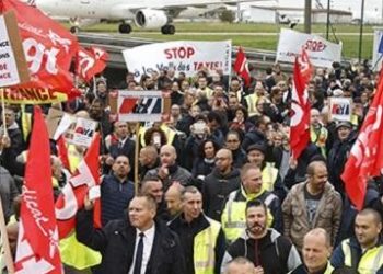 Во Франции госслужащие вышли на забастовку